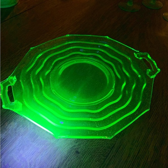 Uranium glass platter, vintage Jenkins glass - Picture 4 of 7